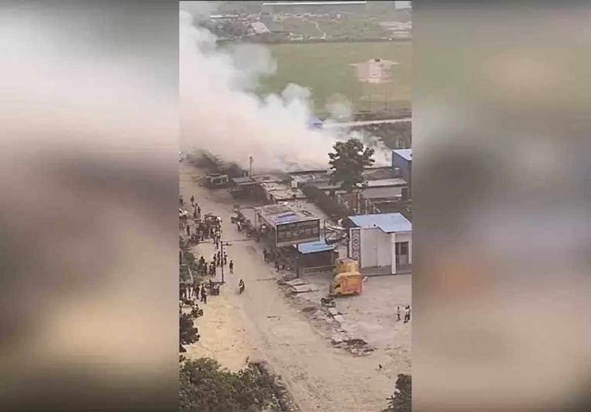 ग्रेटर नोएडा में जेप्टो के वेयर हाउस में लगी भीषण आग, फायर ब्रिगेड ने पाया काबू